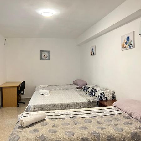 Pension La Parada Alicante Bagian luar foto