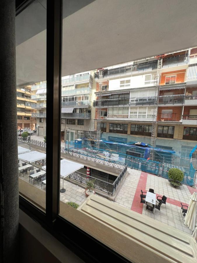 Pension La Parada Alicante Bagian luar foto